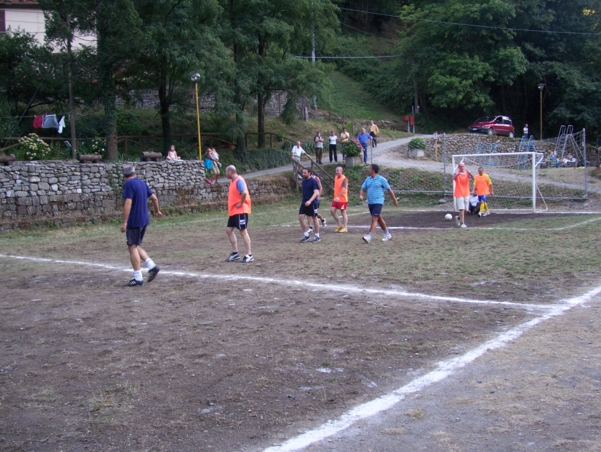  Image name: Calcio27.jpg 
 width: 601 pixel 
 height: 452 pixel 
 Size: 278153 bytes 
 Click to enlarge 